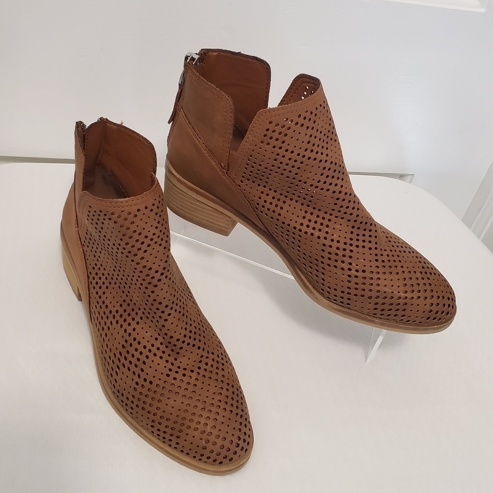 MADDEN NYC Tiiana Ankle Booties Size 7.5, Brown, Ankle Zip Accent